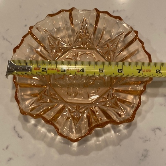 Pink depression glass ruffled edge bowl Indiana Glass Co. Pioneer Pattern - Picture 5 of 6